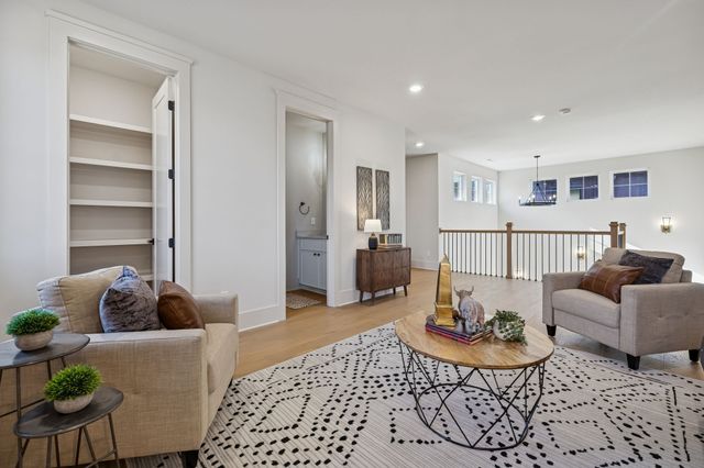 602A Watsonwood Dr, Nashville, TN 37211