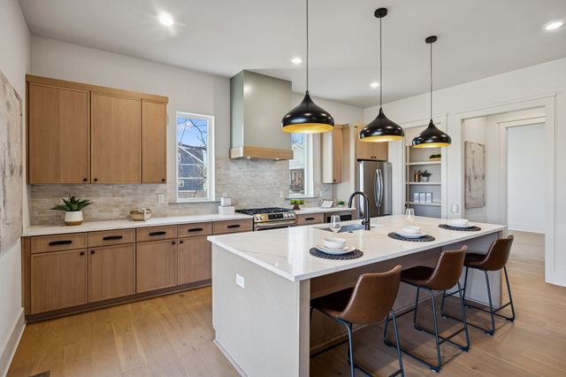 602A Watsonwood Dr, Nashville, TN 37211