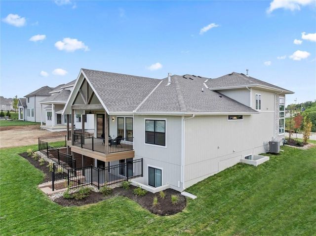 8010 Deer Run Street, Shawnee, KS 66220