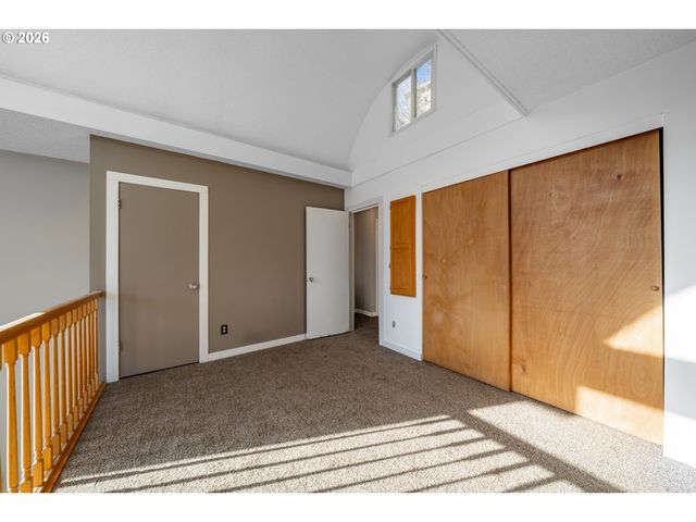 847 Sw BROADWAY Dr 32, Portland, OR 97201