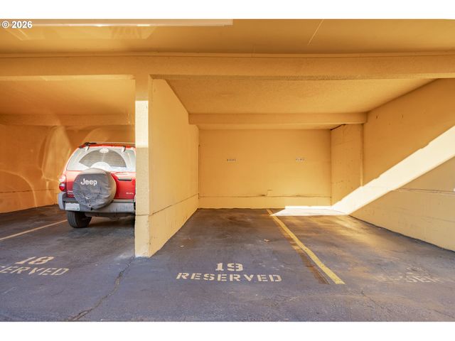 847 Sw BROADWAY Dr 32, Portland, OR 97201
