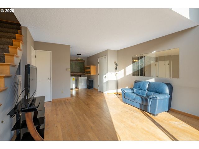 847 Sw BROADWAY Dr 32, Portland, OR 97201