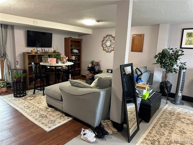 3844 Mapleton Road, Wheatfield, NY 14120