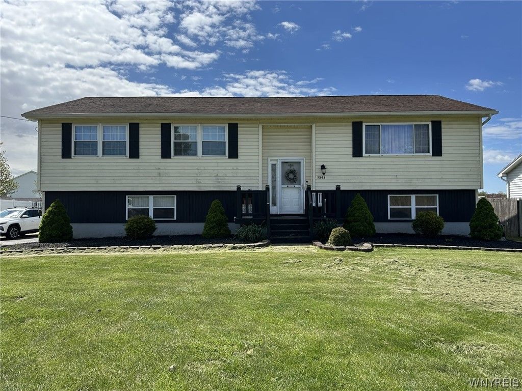 3844 Mapleton Road, Wheatfield, NY 14120