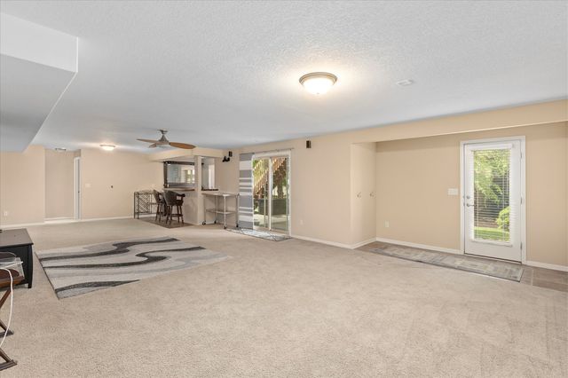 2070 SE Willowbrook Drive, Waukee, IA 50263