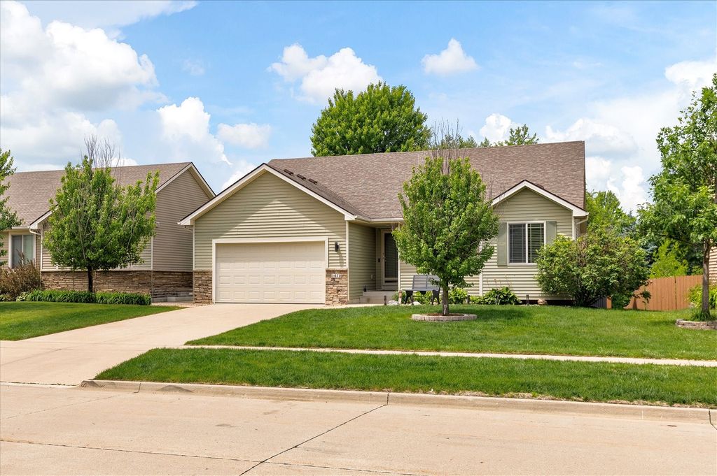 2070 SE Willowbrook Drive, Waukee, IA 50263