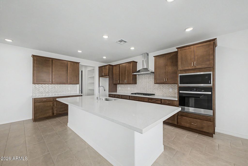 17467 W SAGUARO VISTA Drive, Surprise, AZ 85387 — photo 4