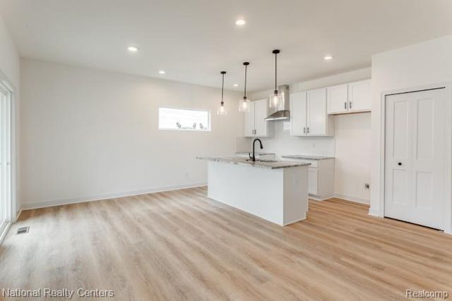 20650 Meadowview Street, Livonia, MI 48152