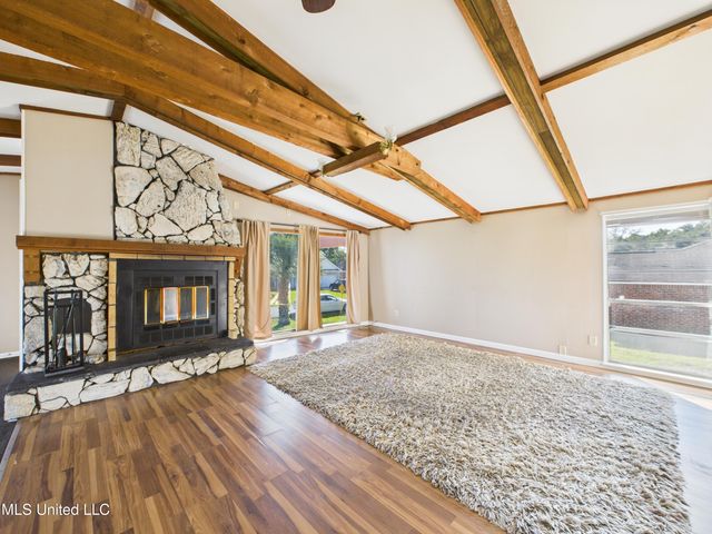 3605 N 9th Street, Ocean Springs, MS 39564