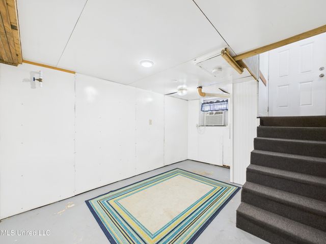 3605 N 9th Street, Ocean Springs, MS 39564