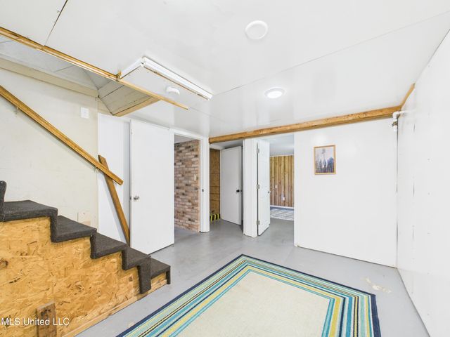 3605 N 9th Street, Ocean Springs, MS 39564