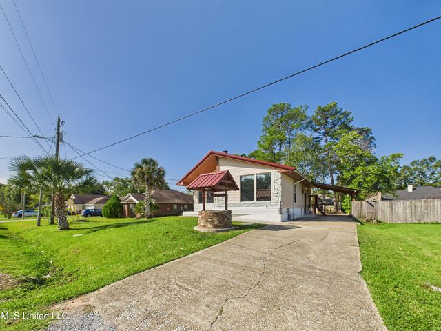 3605 N 9th Street, Ocean Springs, MS 39564