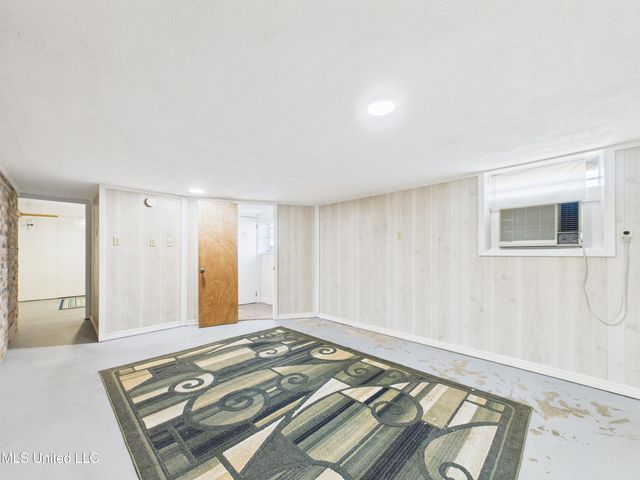 3605 N 9th Street, Ocean Springs, MS 39564