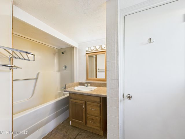 3605 N 9th Street, Ocean Springs, MS 39564