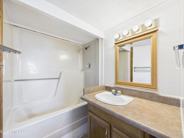 3605 N 9th Street, Ocean Springs, MS 39564