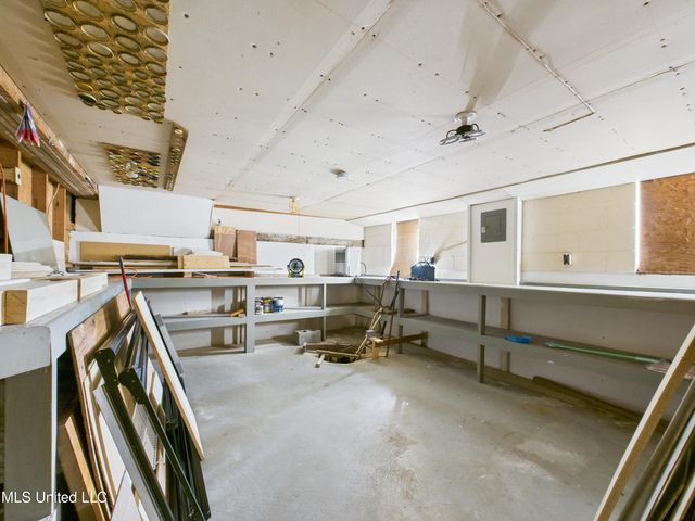 3605 N 9th Street, Ocean Springs, MS 39564