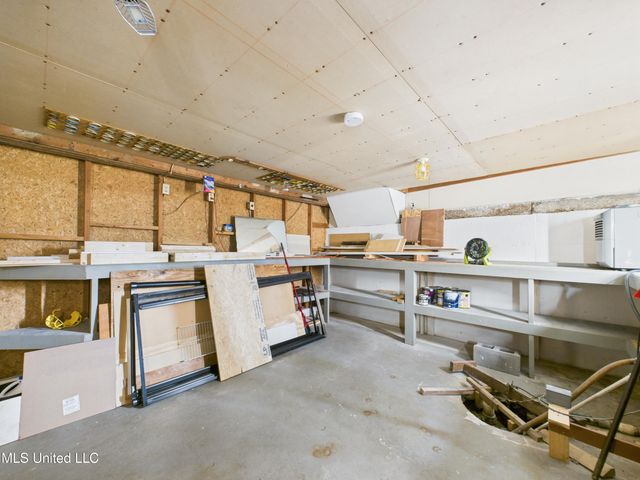 3605 N 9th Street, Ocean Springs, MS 39564