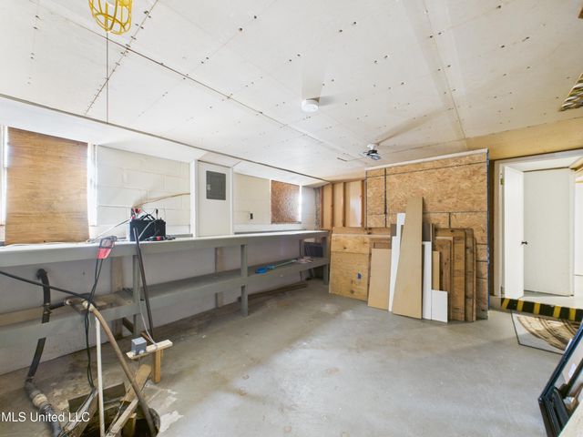 3605 N 9th Street, Ocean Springs, MS 39564