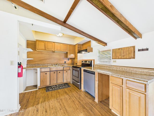 3605 N 9th Street, Ocean Springs, MS 39564