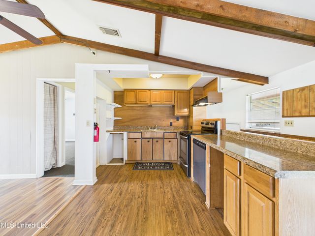 3605 N 9th Street, Ocean Springs, MS 39564