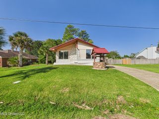 3605 N 9th Street, Ocean Springs, MS 39564