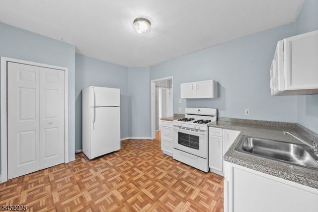 73 Berkeley Ave, Bloomfield Twp., NJ 07003