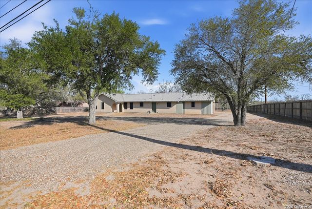 1309 Burleson St., George West, TX 78022