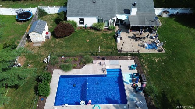 9 Singingwood Drive, Stony Brook, NY 11790