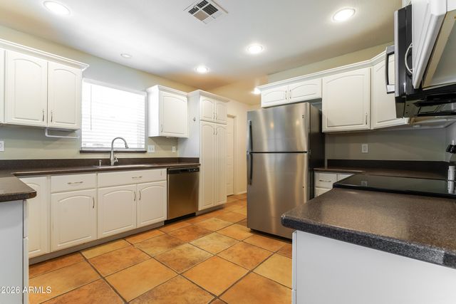9641 N 41ST Drive, Phoenix, AZ 85051
