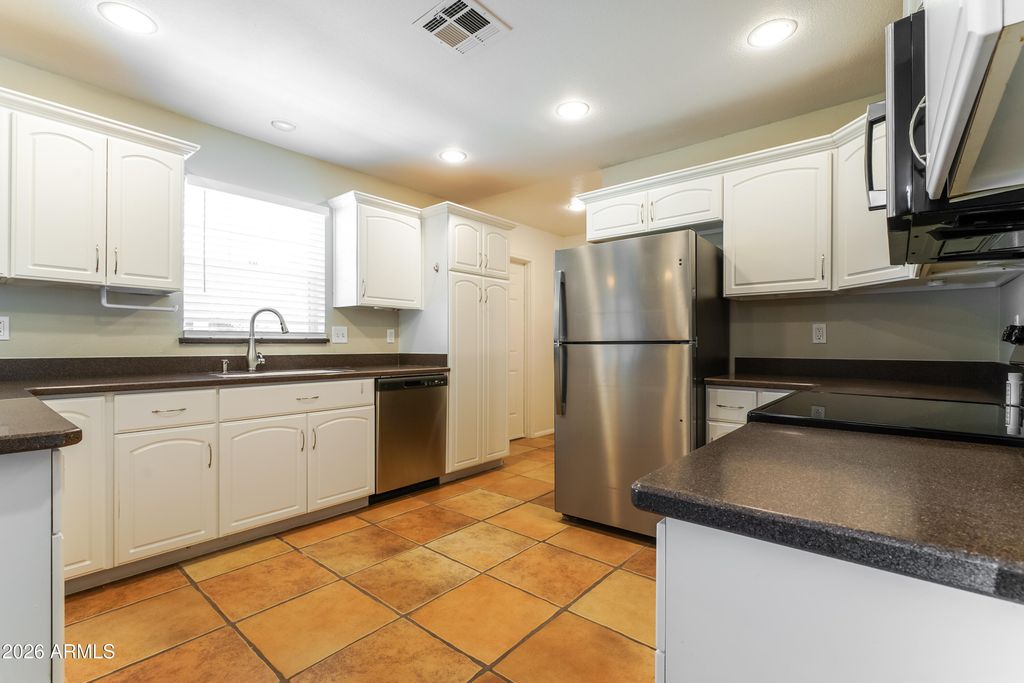 9641 N 41ST Drive, Phoenix, AZ 85051 — photo 4