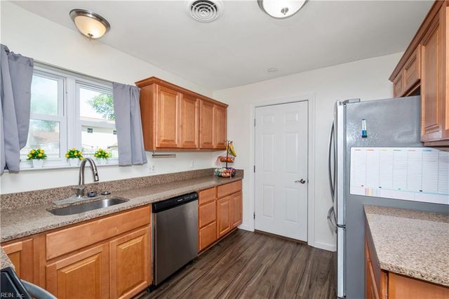 3340 Lakecrest RD, Virginia Beach, VA 23452