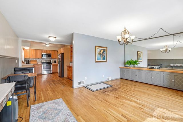 933 McCandless Place, Linden, NJ 07036