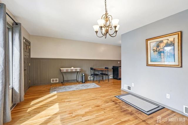 933 McCandless Place, Linden, NJ 07036