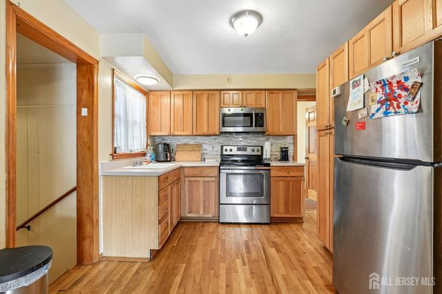 933 McCandless Place, Linden, NJ 07036