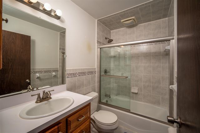 2887 Roundtree Drive, Troy, MI 48083