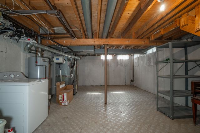 2887 Roundtree Drive, Troy, MI 48083