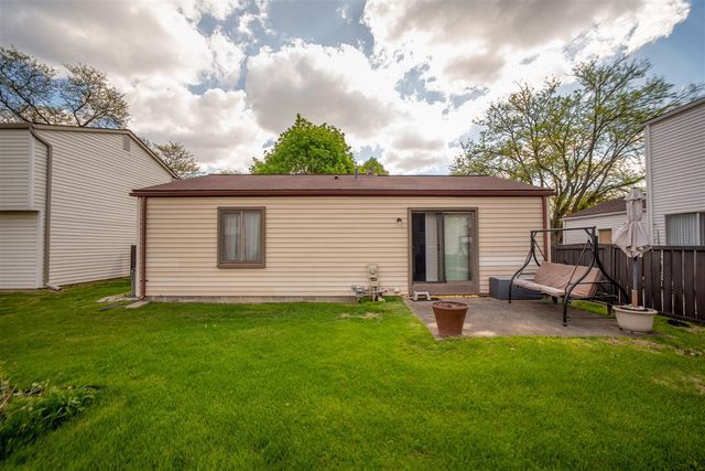 2887 Roundtree Drive, Troy, MI 48083