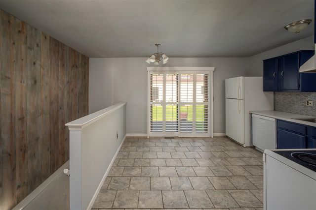 2887 Roundtree Drive, Troy, MI 48083