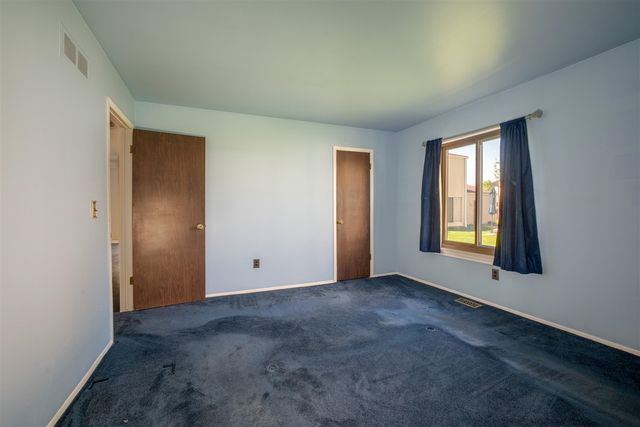 2887 Roundtree Drive, Troy, MI 48083