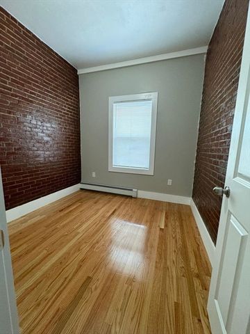 23 Mall 12, Lynn, MA 01905