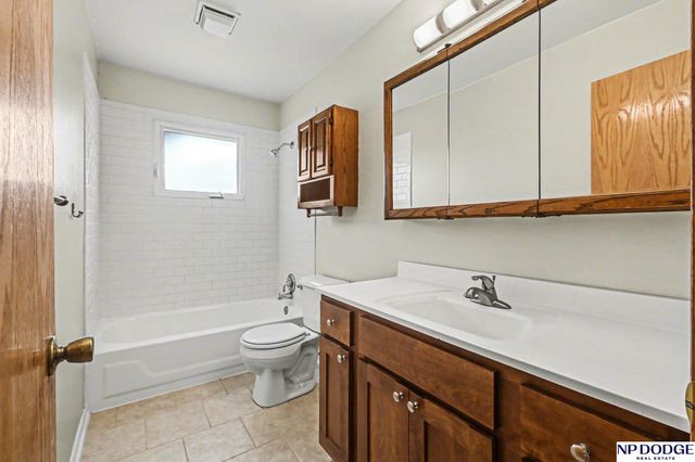 6209 Elm Street, Omaha, NE 68106