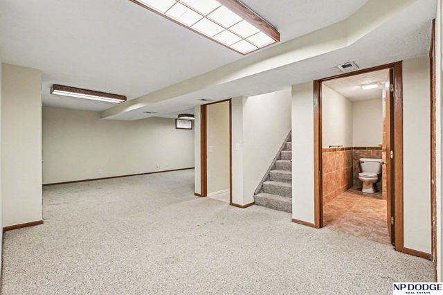 6209 Elm Street, Omaha, NE 68106