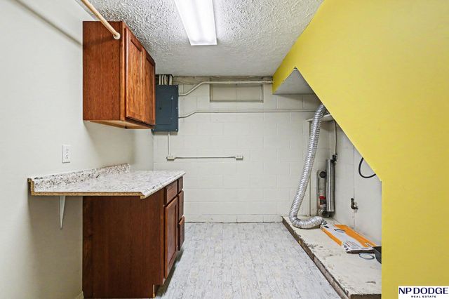 6209 Elm Street, Omaha, NE 68106