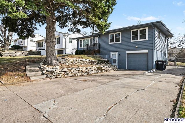 6209 Elm Street, Omaha, NE 68106