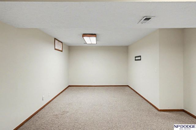 6209 Elm Street, Omaha, NE 68106