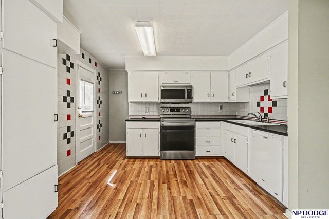 6209 Elm Street, Omaha, NE 68106