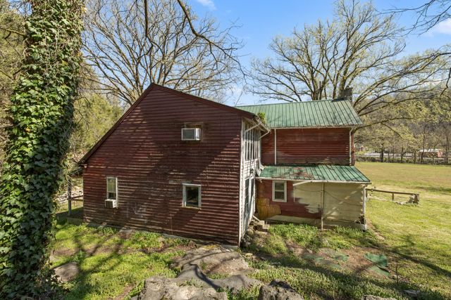 2203 Stones River Rd, Woodbury, TN 37190