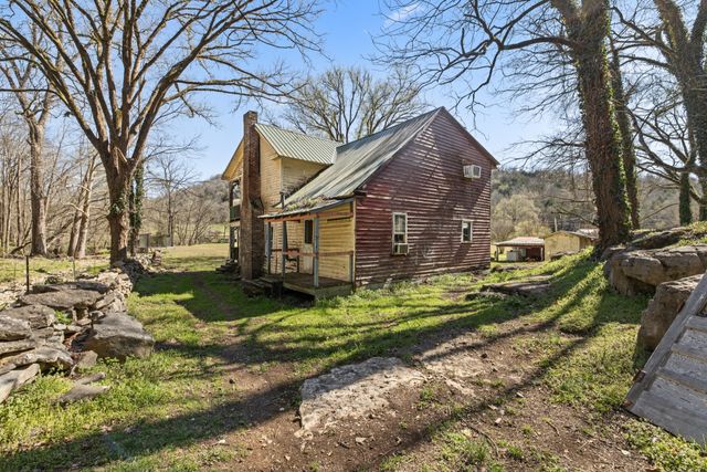 2203 Stones River Rd, Woodbury, TN 37190