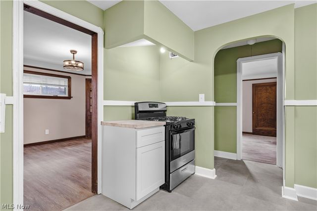 18303 Canterbury Road, Cleveland, OH 44119