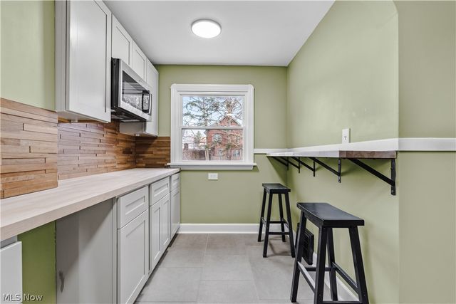 18303 Canterbury Road, Cleveland, OH 44119